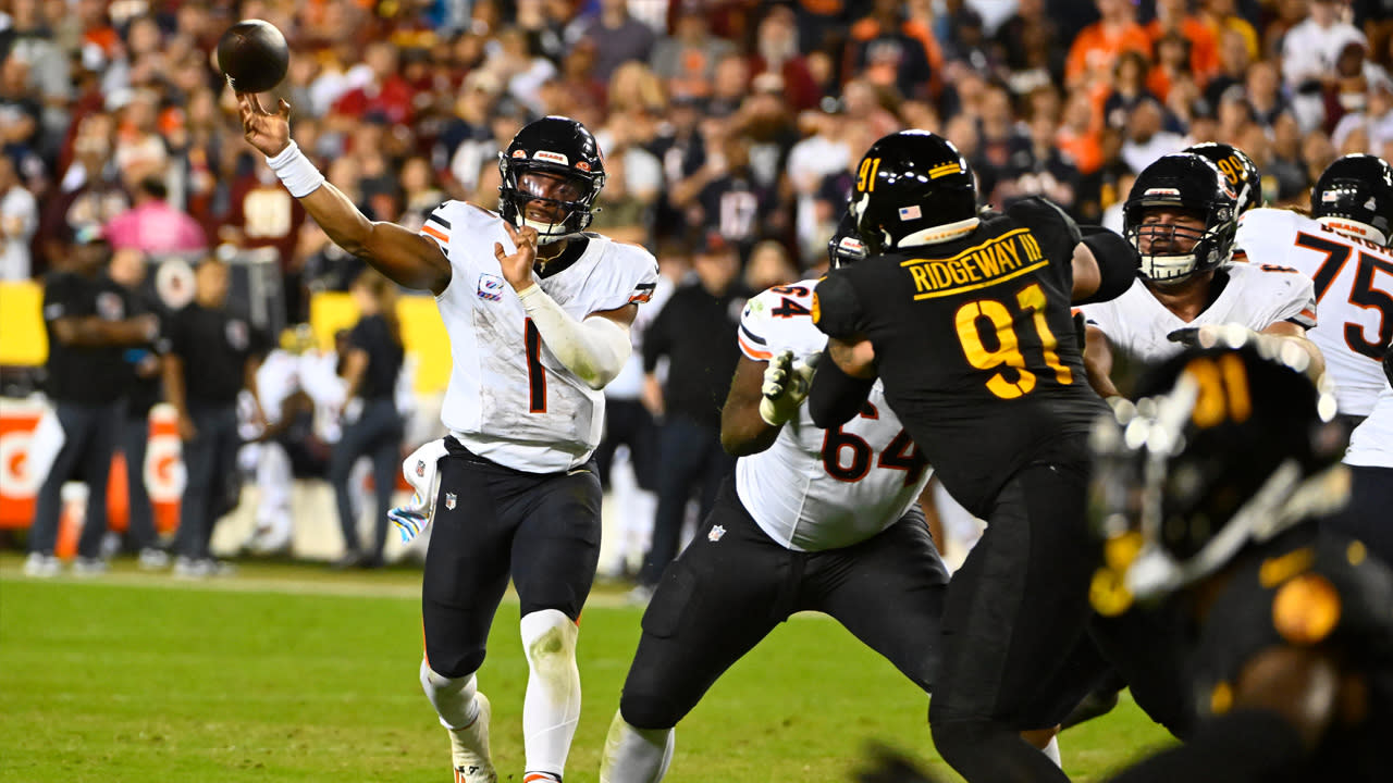 Chicago Bears' first drive ends with quarterback Justin Fields' 16-yard TD  pass to diving wide receiver Darnell Mooney