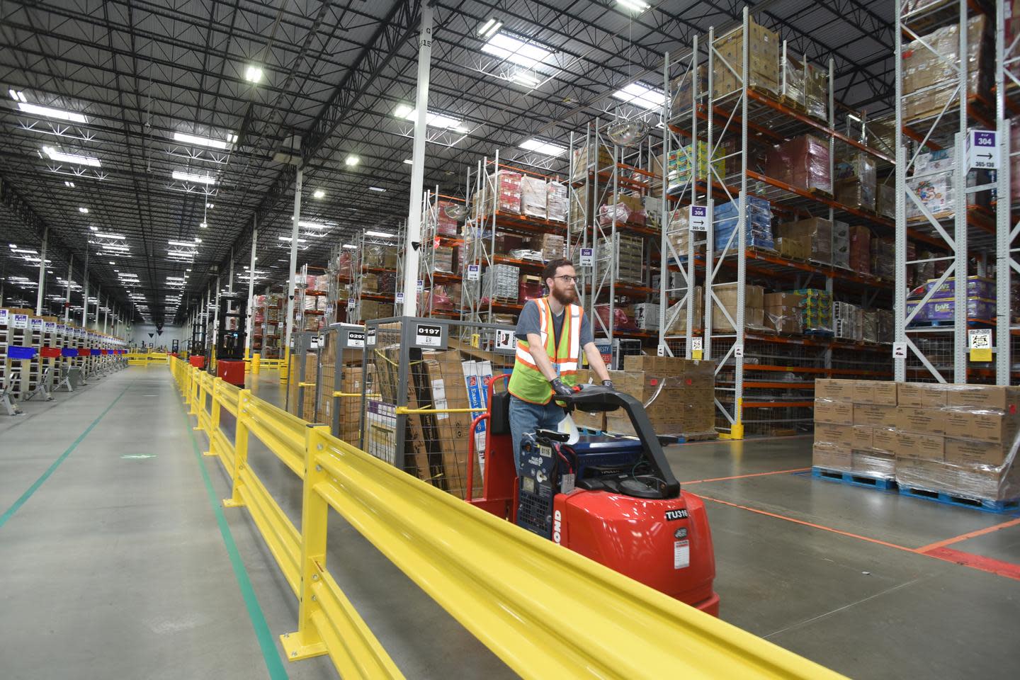 Decade Of Growth Amazon Confirms New 1 000 Employee Fulfillment Center