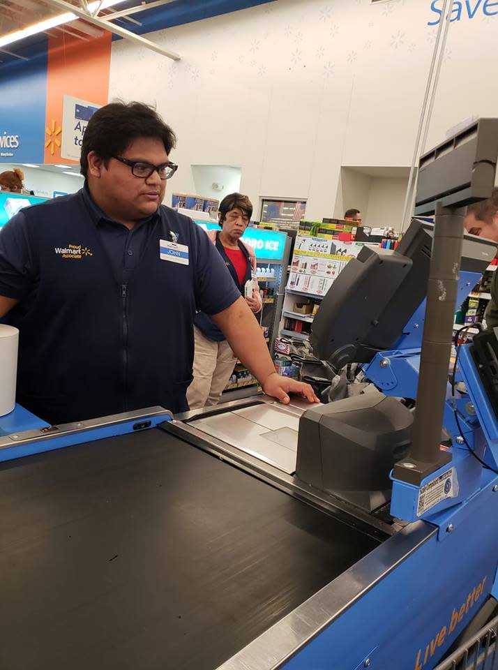 what do cashiers at walmart make