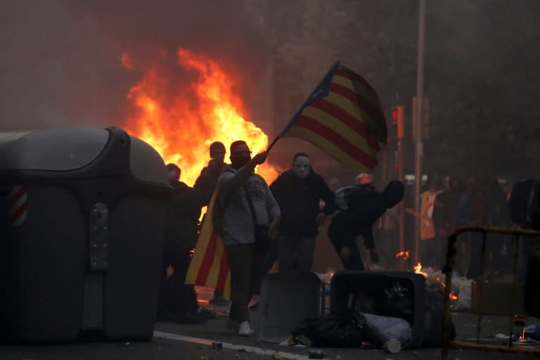 Nearly 200 people were injured in Catalonia's latest night of violence (AFP Photo/Pau Barrena)