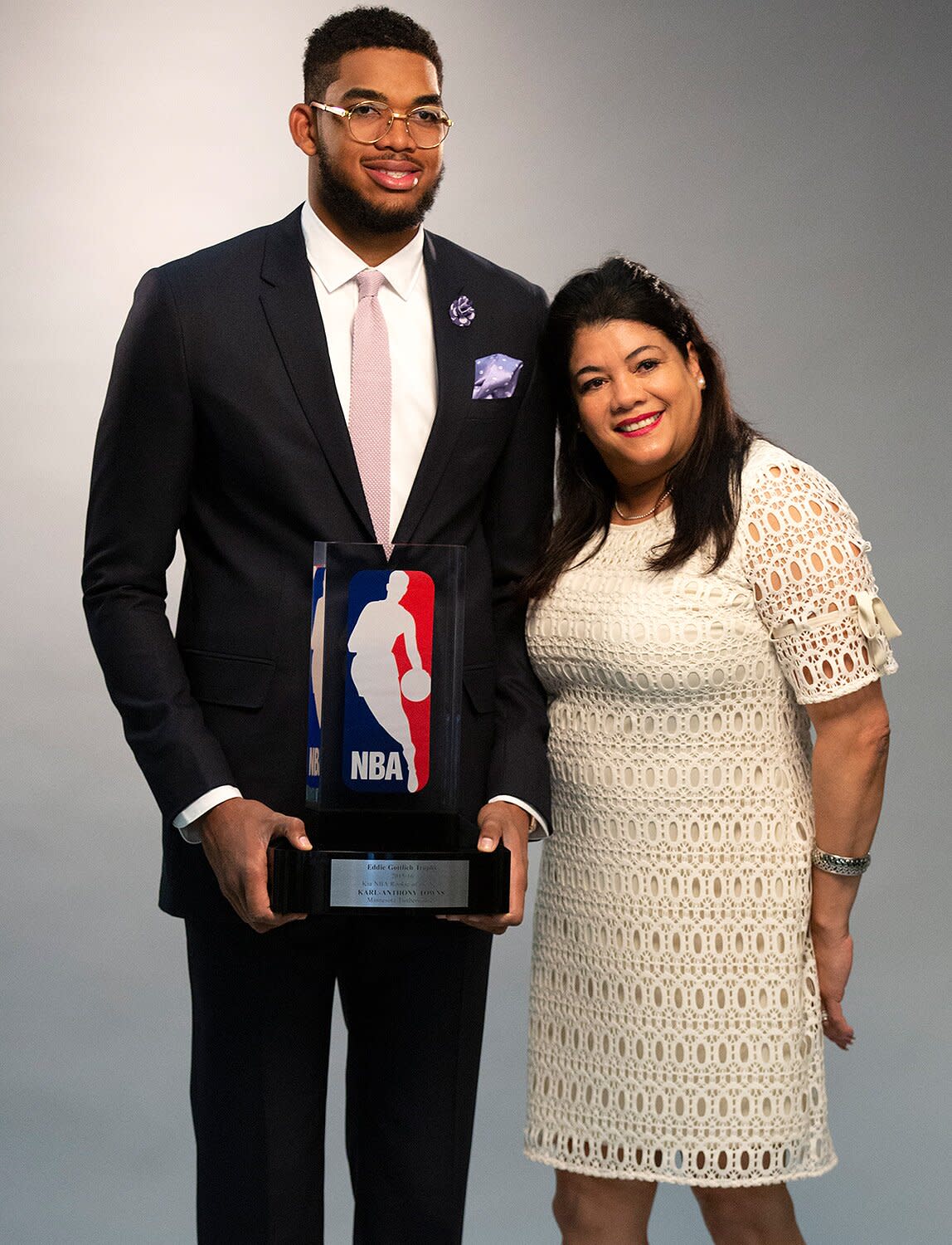 Karl Anthony Towns Gets Covid Vaccine Days Before The 1 Year Anniversary Of His Mom S Death From The Virus