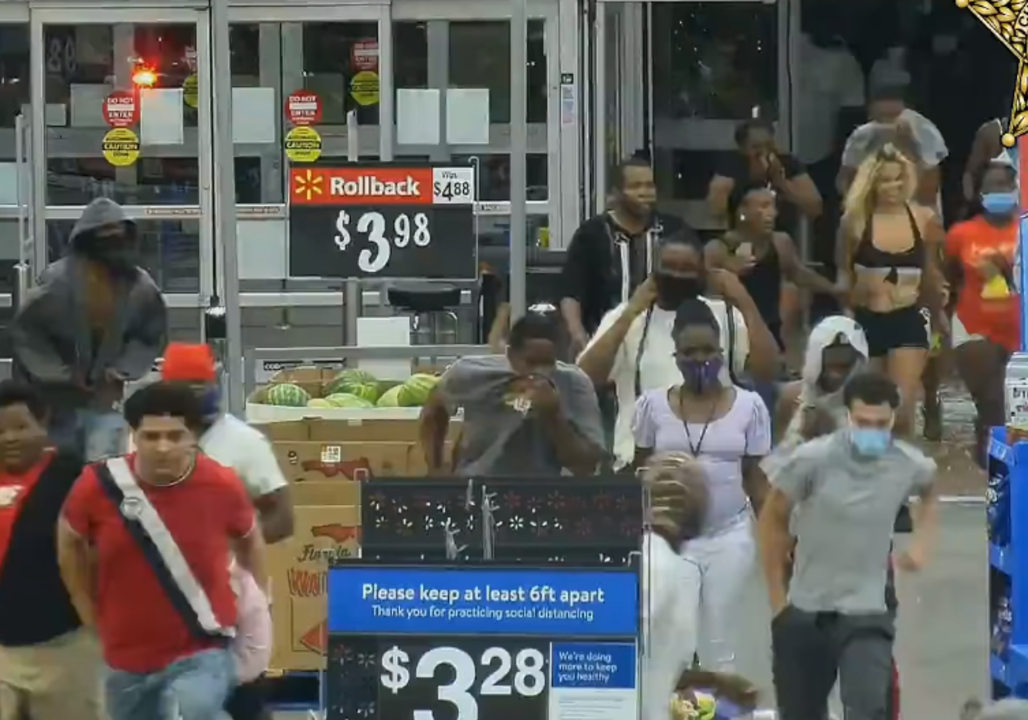 Police Hunt 200 Looters Who Broke Into Tampa Walmart Store Video 0223