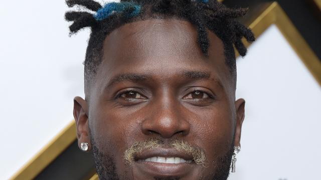 The Rush: Antonio Brown’s bond with his helmet gets Gruden’s approval