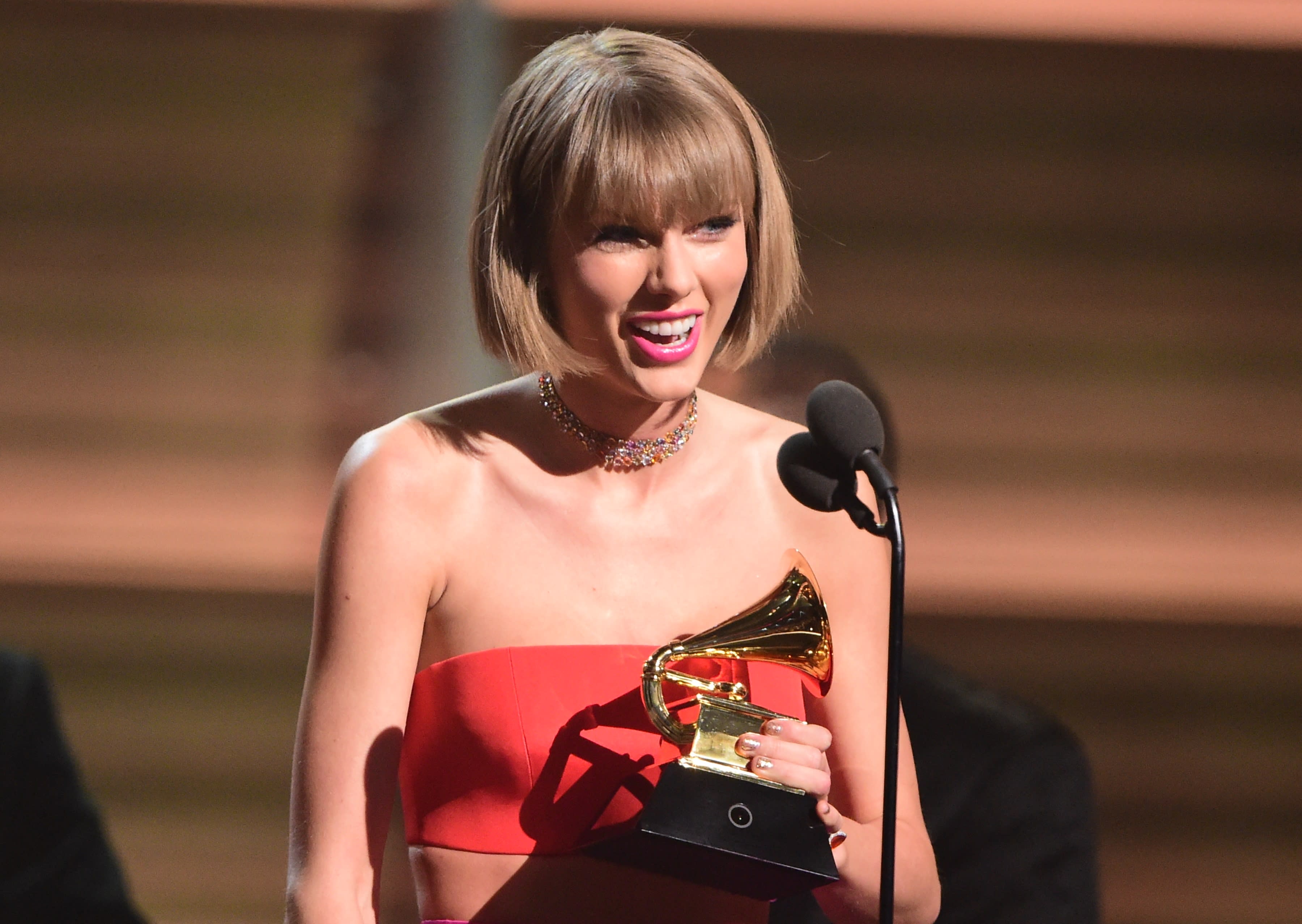 Taylor Swift Wins Album Of The Year Grammy For 1989