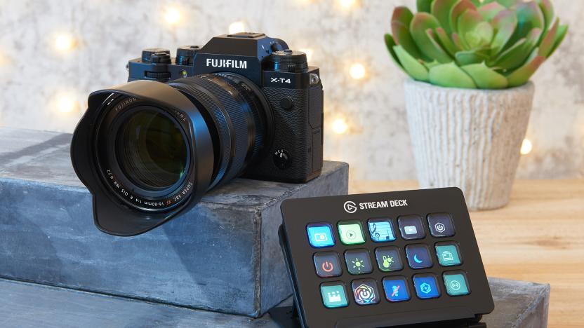 Social media items for the Engadget 2021 Holiday Gift Guide.