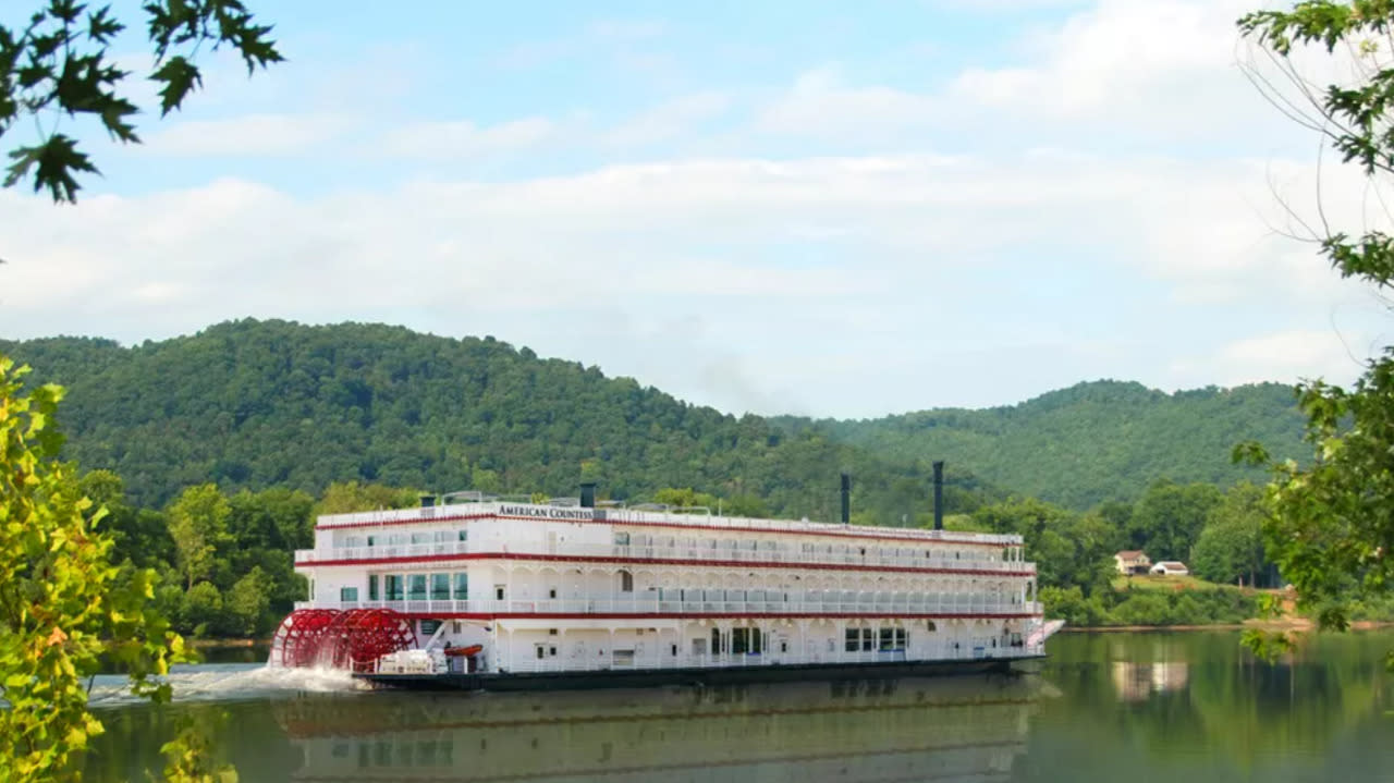 Rollin' on the river: American Queen steamboat brings river cruising back  to the mighty Mississippi - Deseret News