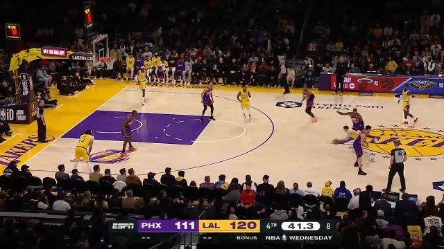 Jarred Vanderbilt with a last basket of the period vs the Phoenix Suns