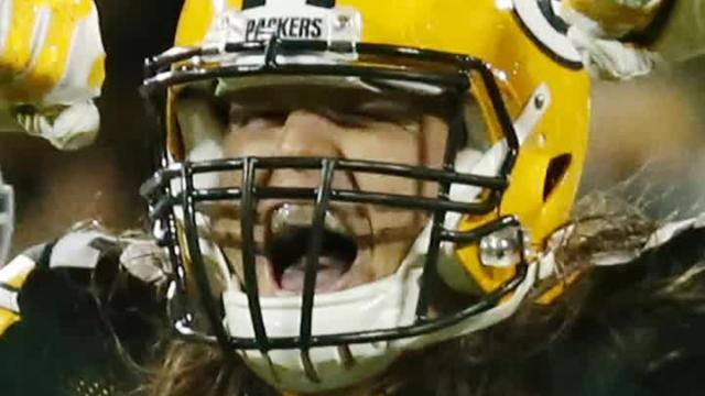 Packers LB Clay Matthews taken to ER after freak injury in charity softball game