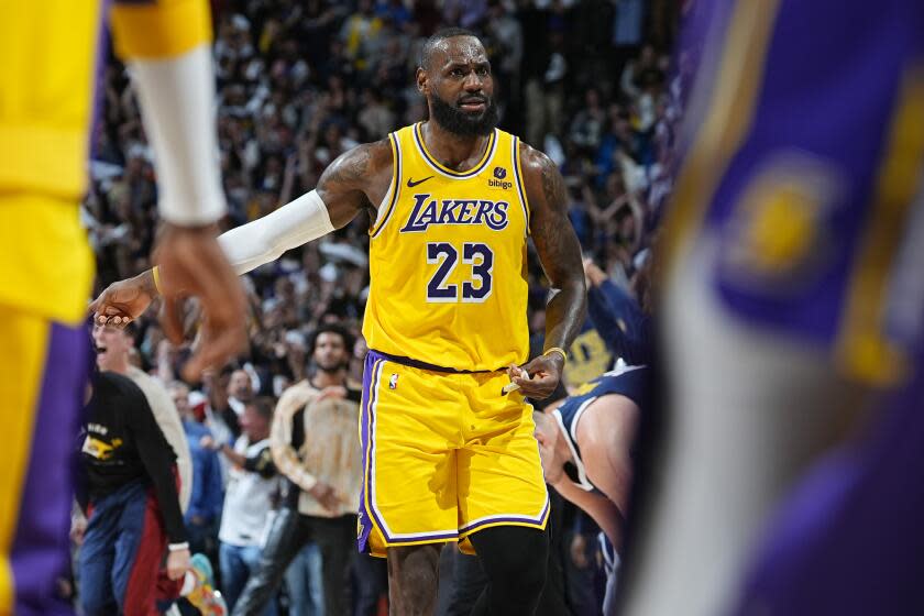 Hernández: The Lakers have no choice. They must do whatever it takes to keep LeBron James