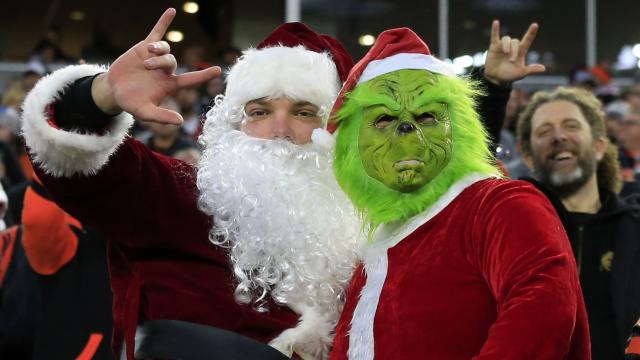 Christmas comes early in the NFL with QB gifts, the Grinch and a fan surprise  I The Rush