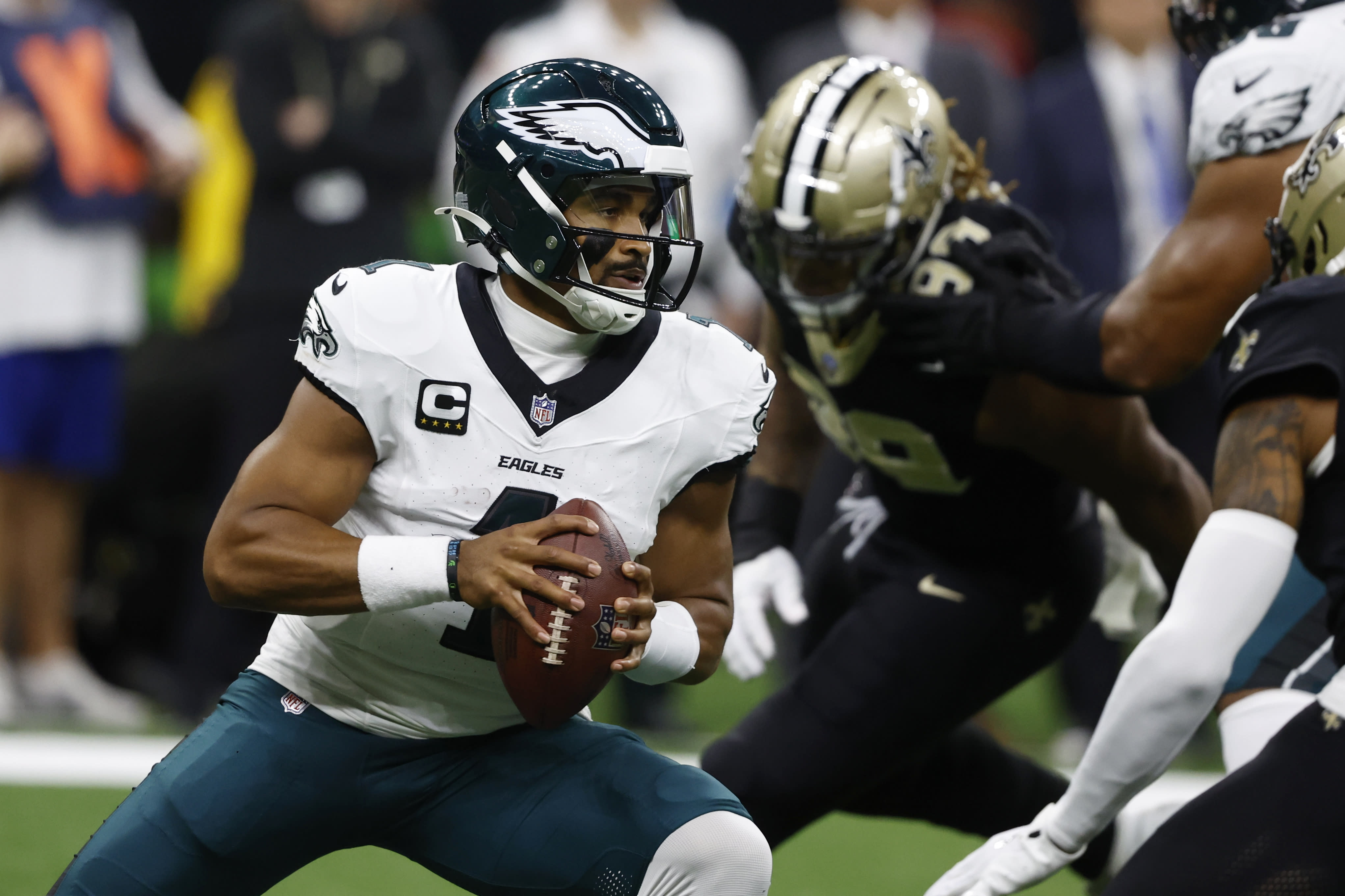 Live updates: Hurts off to a rough start as Eagles face Saints