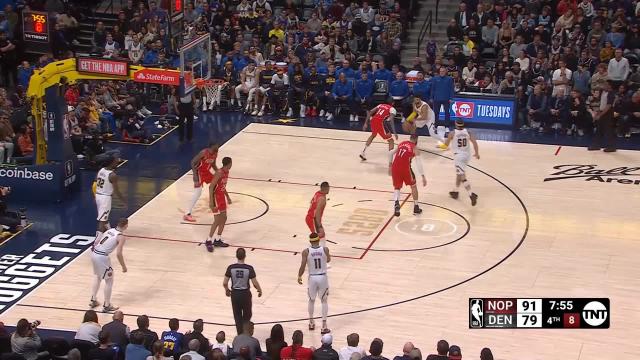 Aaron Gordon with a dunk vs the New Orleans Pelicans