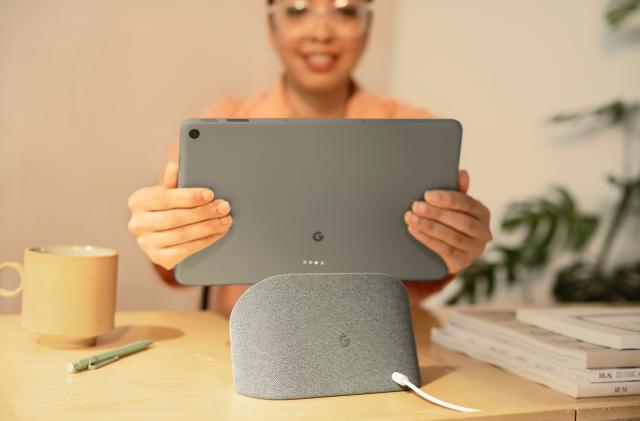 Google's new Pixel Tablet and its speaker dock.
