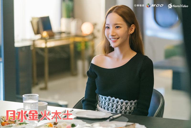 Park Min-young est devenue une épouse parfaite qui maîtrise 5 langues