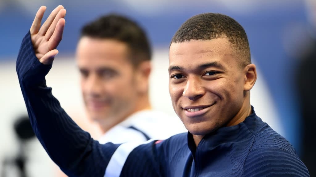 Mbappe transfer by 2021; Report says PSG star in final year