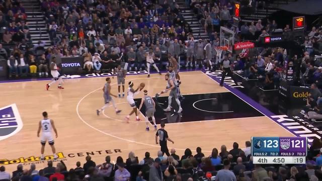 Rudy Gobert with an alley oop vs the Sacramento Kings