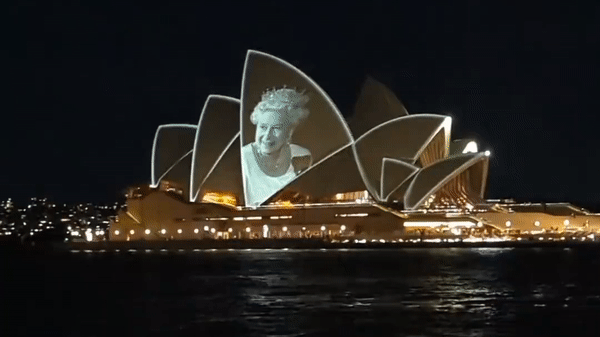 L’opéra de Sydney s’illumine en hommage à la reine Elizabeth II