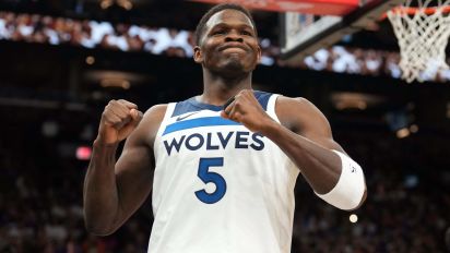 
Wolves sweep star-studded Suns out of playoffs