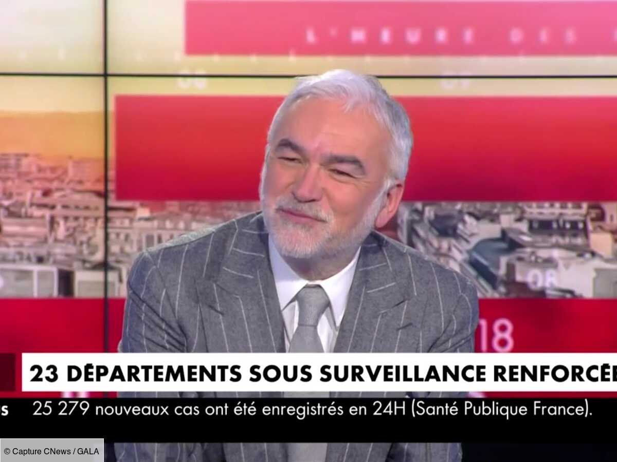 Video Un Bisou Et Au Lit Pascal Praud Calme Les Bouderies Entre Ses Chroniqueurs