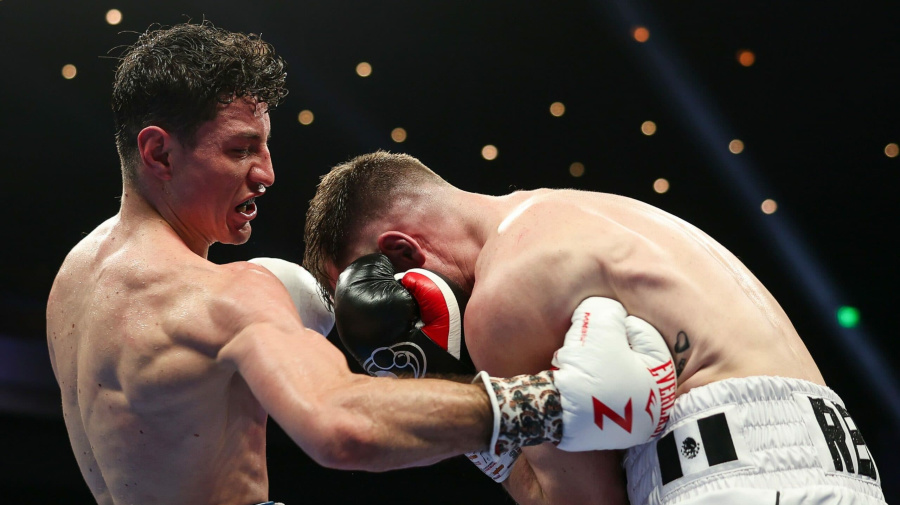 Boxing Junkie - William Zepeda mauled Maxi Hughs, stopping the Briton after four