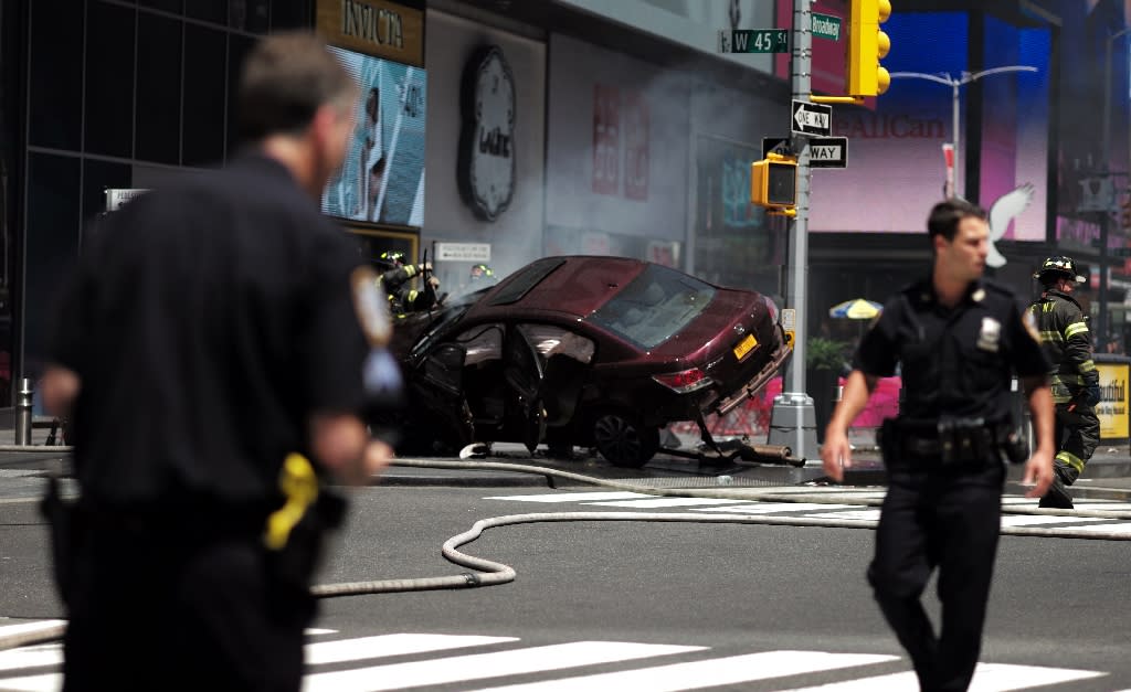 US veteran kills one in Times Square car crash, 22 hurt