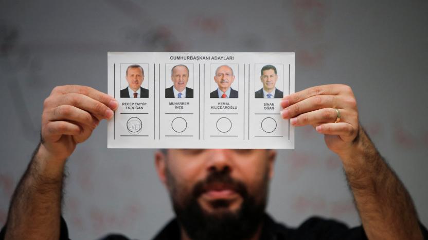 An official counts a vote on the day of the presidential and parliamentary elections in Istanbul, Turkey May 14, 2023. REUTERS/Dilara Senkaya