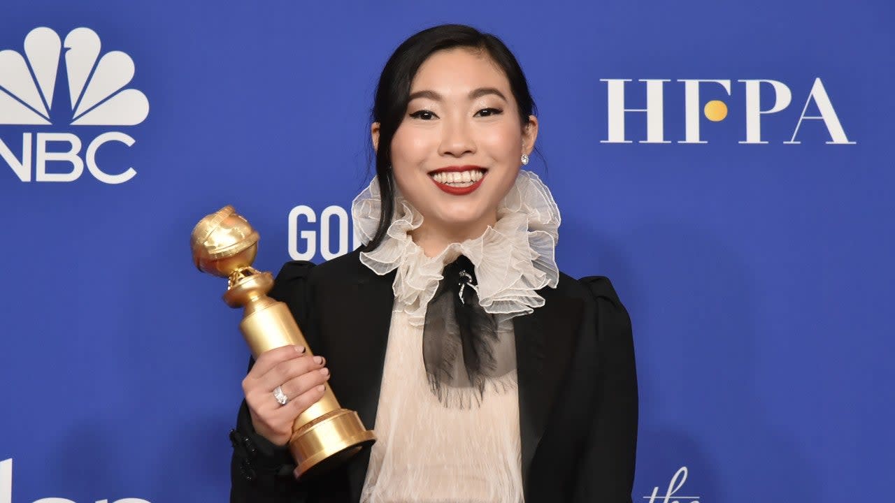 2020 Golden Globes Awkwafina Makes History By Winning Best Actress In A Motion Picture