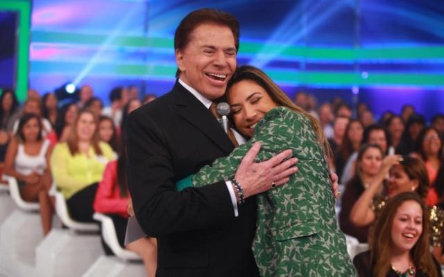 A delação premiada do alto escalão da JBS segue reveladora. Depois de diversos políticos brasileiros, até Patrícia Abravanel, filha de Silvio Santos, teria participado de negociata de propina. O relato foi feito por Ricardo Saud, diretor do grupo empresarial, e está em vídeo divulgado na última sexta-feira (19). Abravanel teria, segundo relato, negociado propina em favor de Robinson Faria (PSD-RN), atual governador do Rio Grande do Norte. Saud afirma que ela teria ido ao encontro para acompanhar o noivo Fábio Faria, deputado federal pelo PSD-RN e filho de Robinson. 