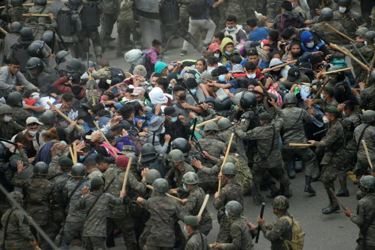 Security forces stop migrant caravan in Guatemala