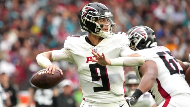 Mack Hollins' fiery interaction with Desmond Ridder on Falcons sideline  picked up on ESPN feed as fans say he's 'p***ed'