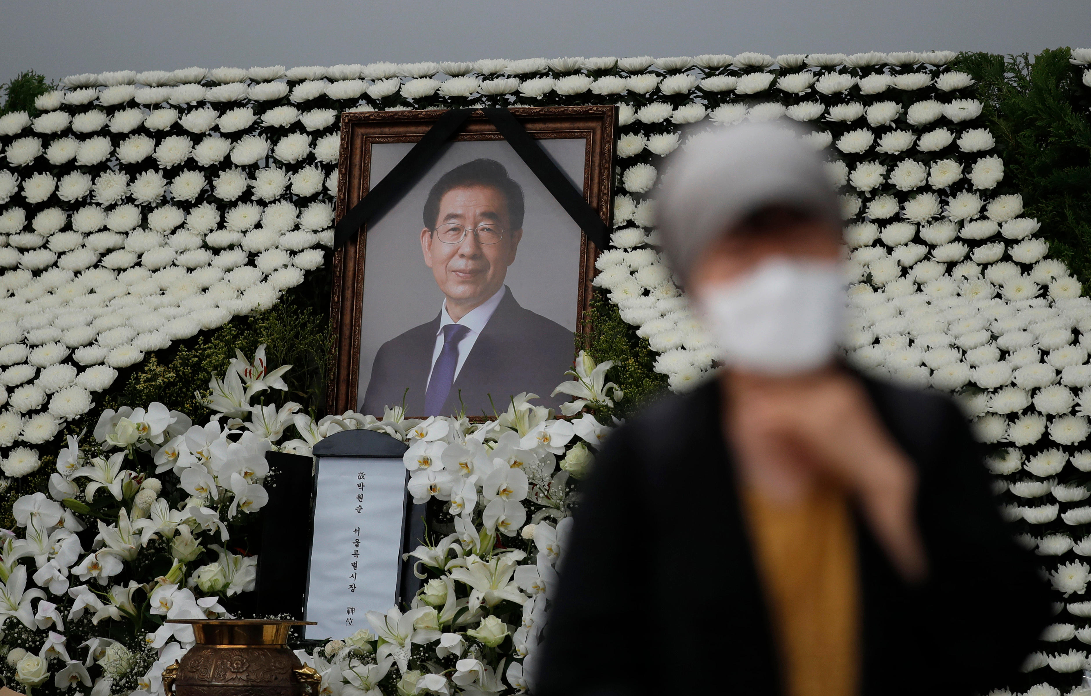 Funeral for Seoul mayor held as allegation details emerge