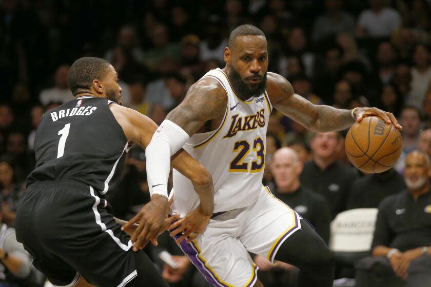 LeBron James scores 40 in Lakers' defeat of the Nets