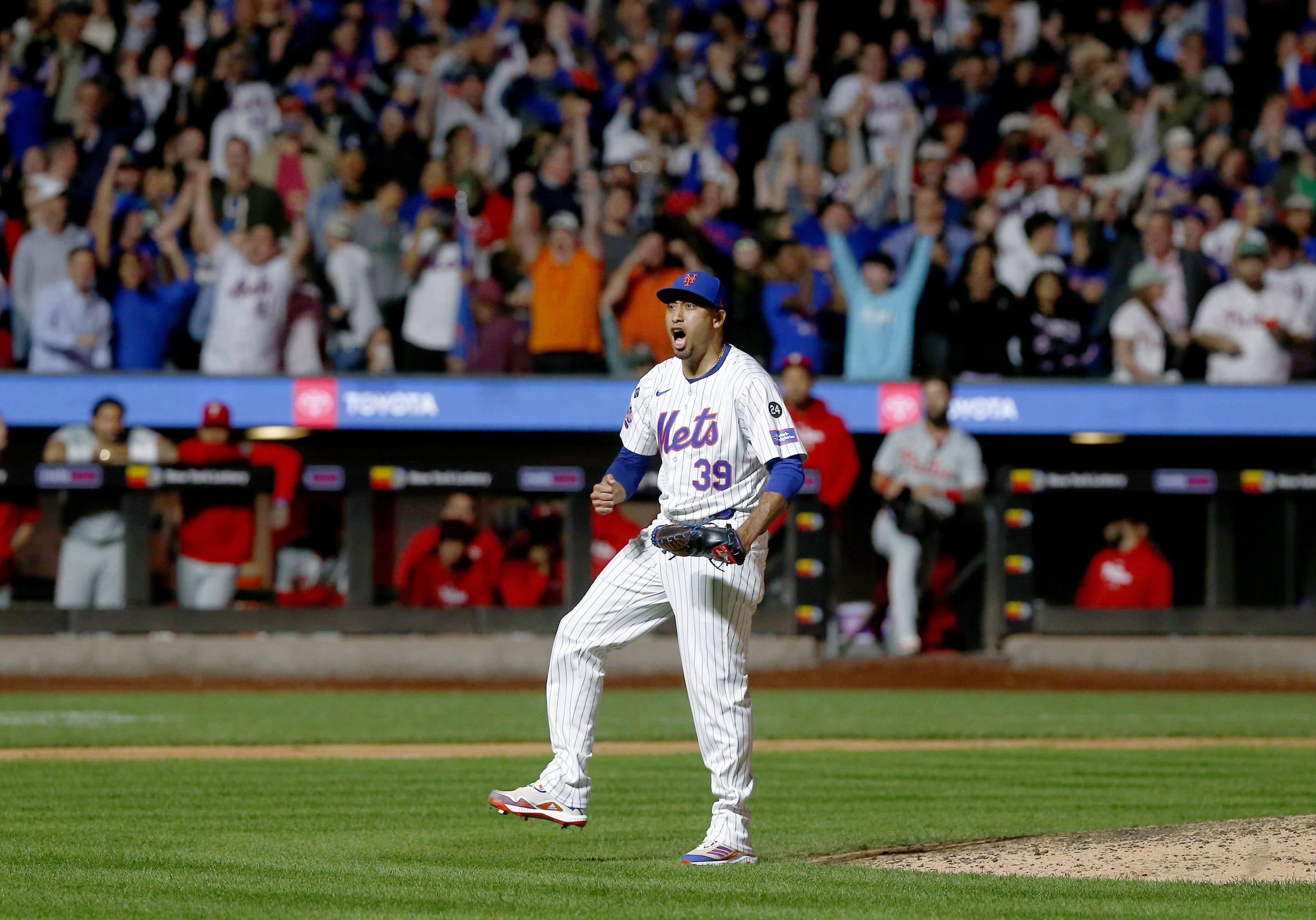 Edwin Díaz, New York Mets shut the door on the Phillies as surge to the postseason continues: 'It’s big boy time'