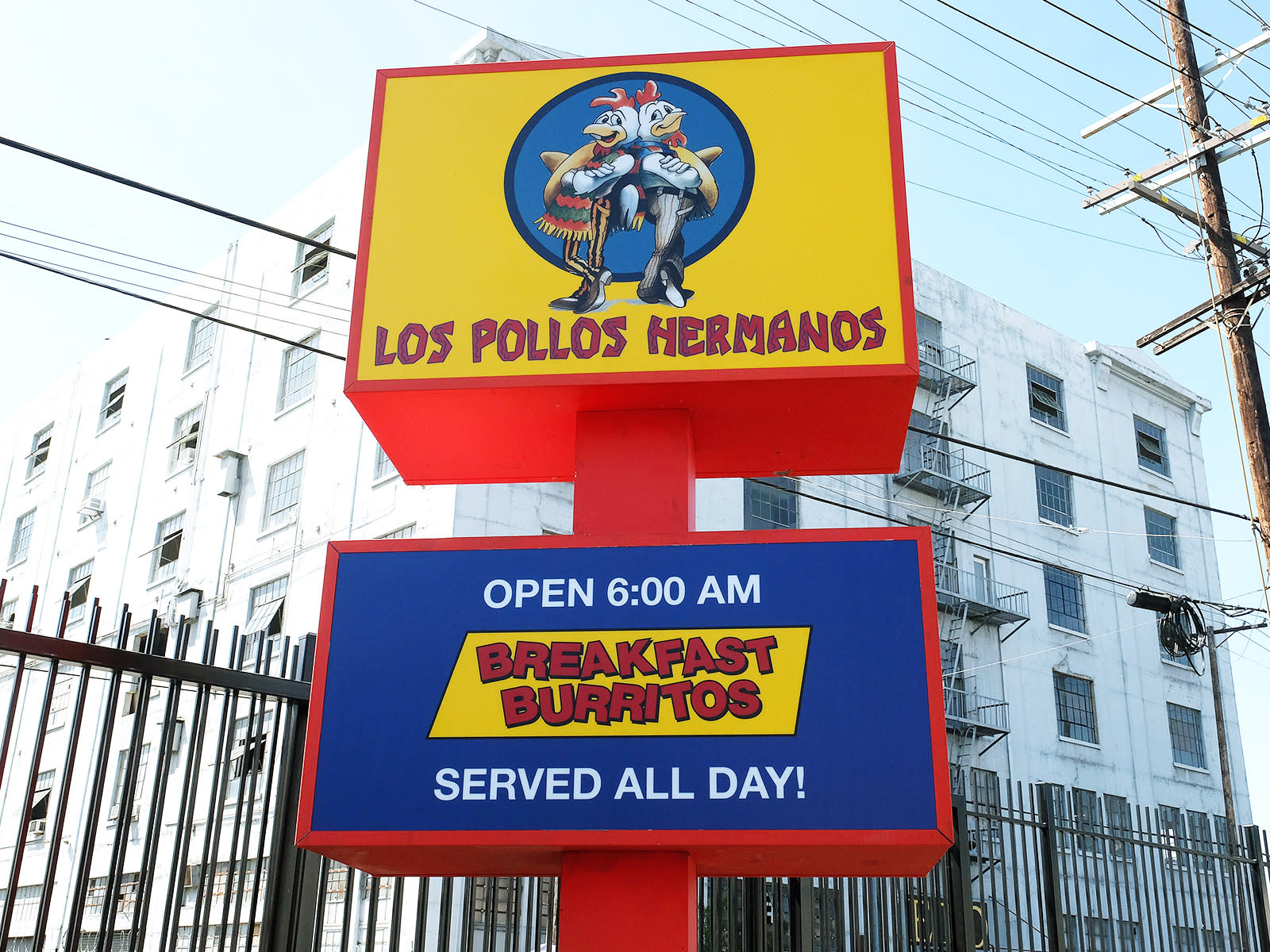 Альбукерке los pollos. Полос Херманос. Лос полос Херманос логотип. Los pollos hermanos визитка.