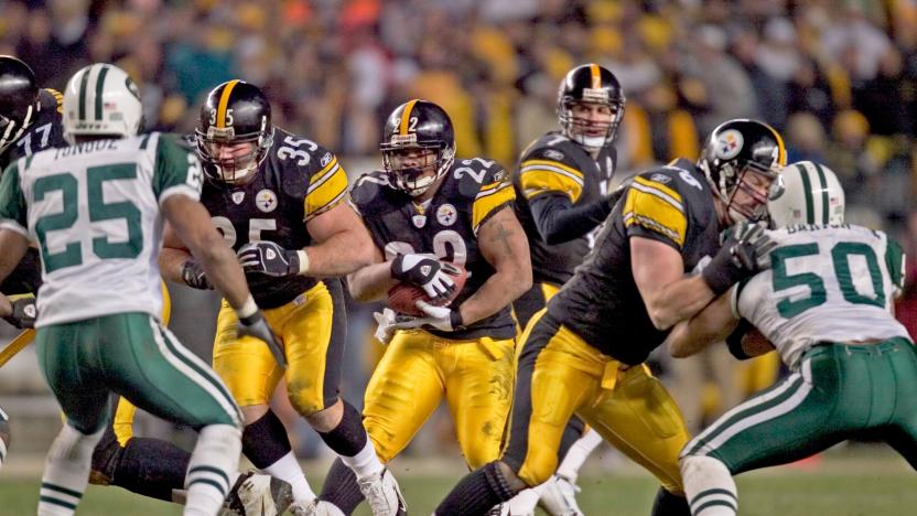 NFL Football - New York Jets against the Pittsburgh Steelers Duce Staley during the AFC Divisional Playoffs in Pittsburgh, Penn., on Jan. 15, 2005 at Heinz Field. The Steelers won in overtime 20-17. 