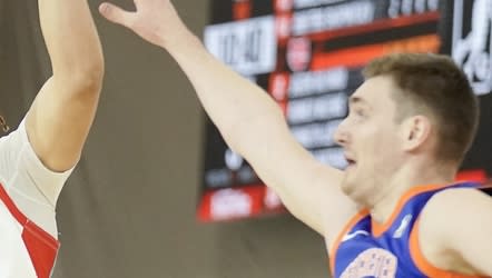 Knicks sign center Dmytro Skapintsev to two-way contract