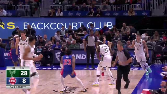 Giannis Antetokounmpo with a dunk vs the Detroit Pistons