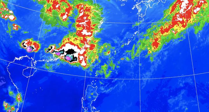 明天鋒面有變 雨彈襲中部以北