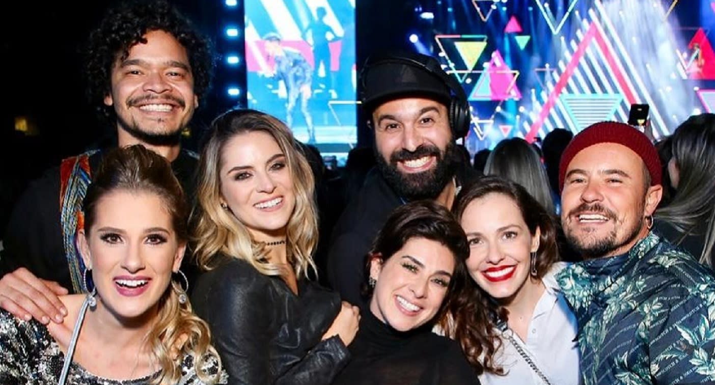 Elenco Da S Rie Sandy Junior Se Reencontra Em Show Da Dupla Em Sp