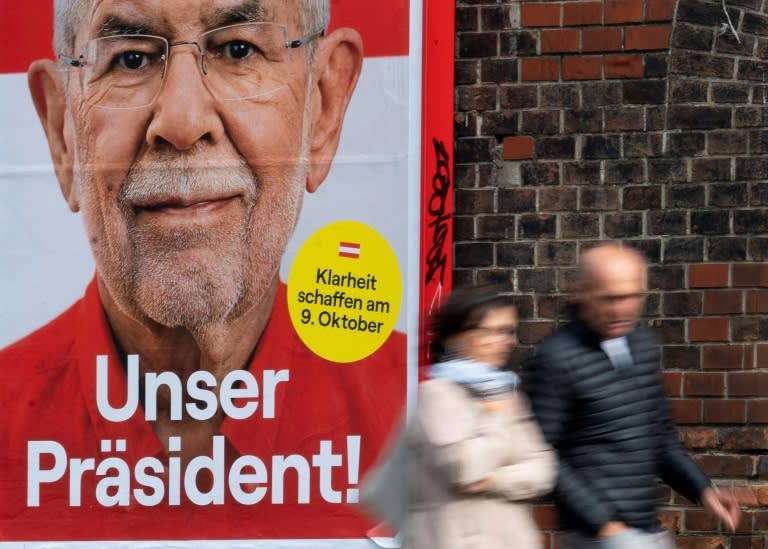 Austrians vote in presidential election with incumbent set to win