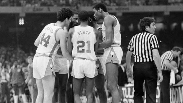 Memorable Moments: The huddle before Michael Jordan's shot