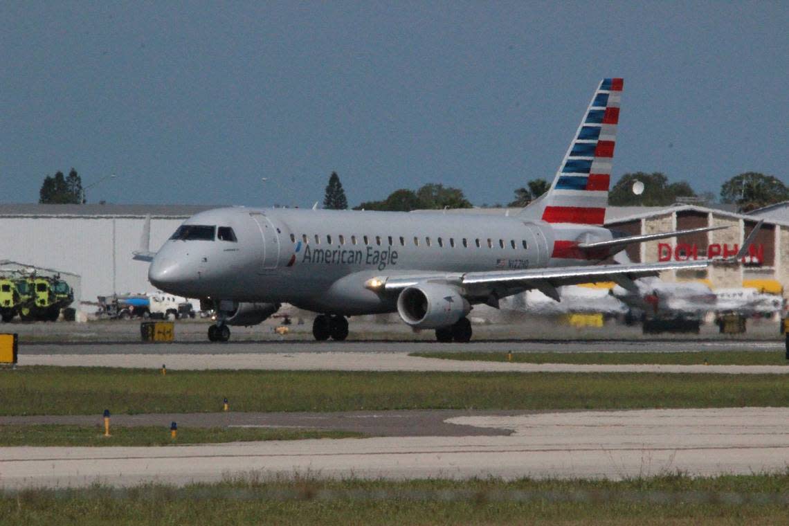 ‘Hey, hey, hey, goodbye!’ People sing after maskless passengers kicked off flight in Miami