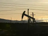 Oil prices drop amid rising inventories, diplomatic push for Gaza ceasefire