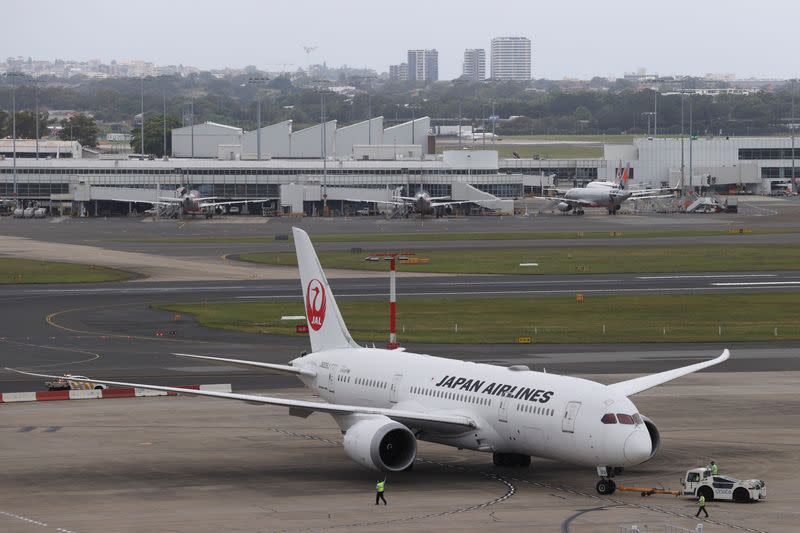 Japan Airlines, 767, 地域ジェットの交換目