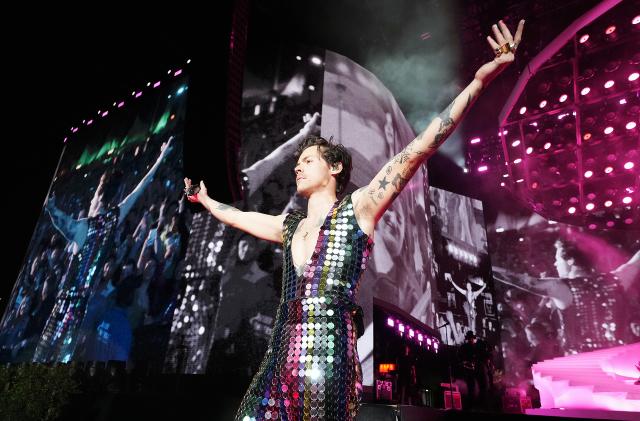 INDIO, CALIFORNIA - APRIL 15: Harry Styles performs onstage at the Coachella Stage during the 2022 Coachella Valley Music And Arts Festival on April 15, 2022 in Indio, California. (Photo by Kevin Mazur/Getty Images for ABA)