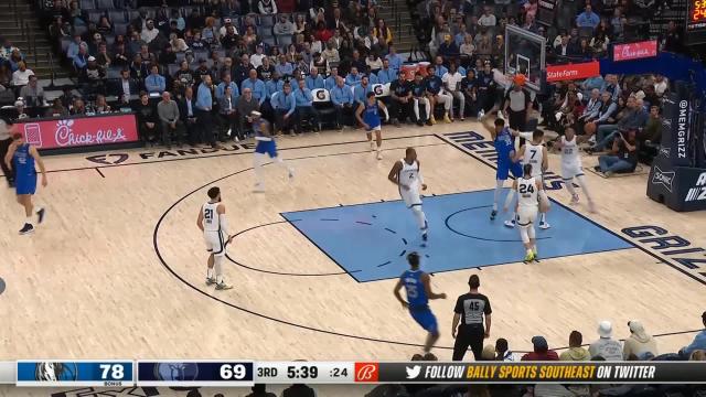 Jaden Hardy with an assist vs the Memphis Grizzlies