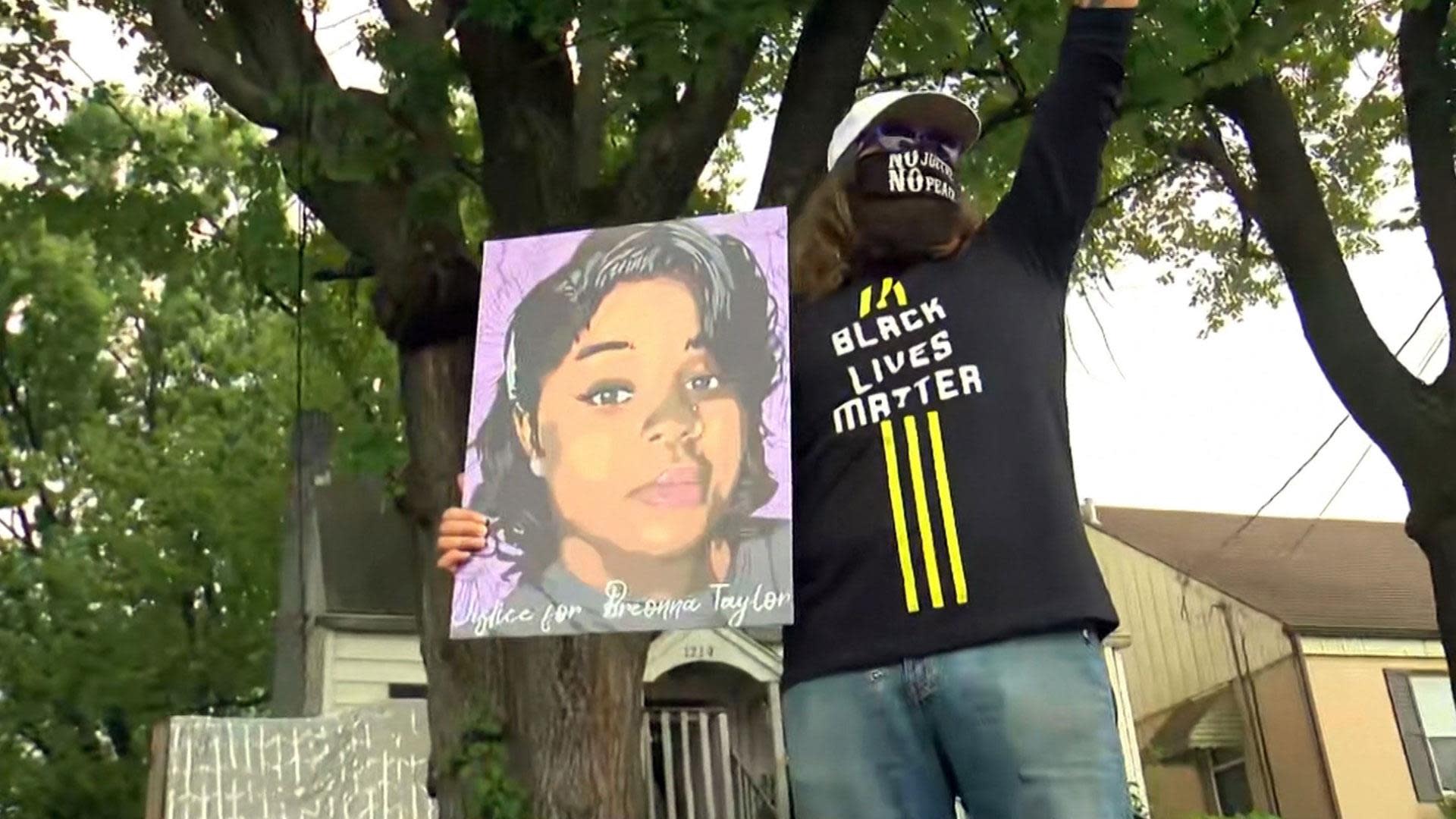 ‘Arrest the cops!’: Louisville protesters demand justice for Breonna Taylor