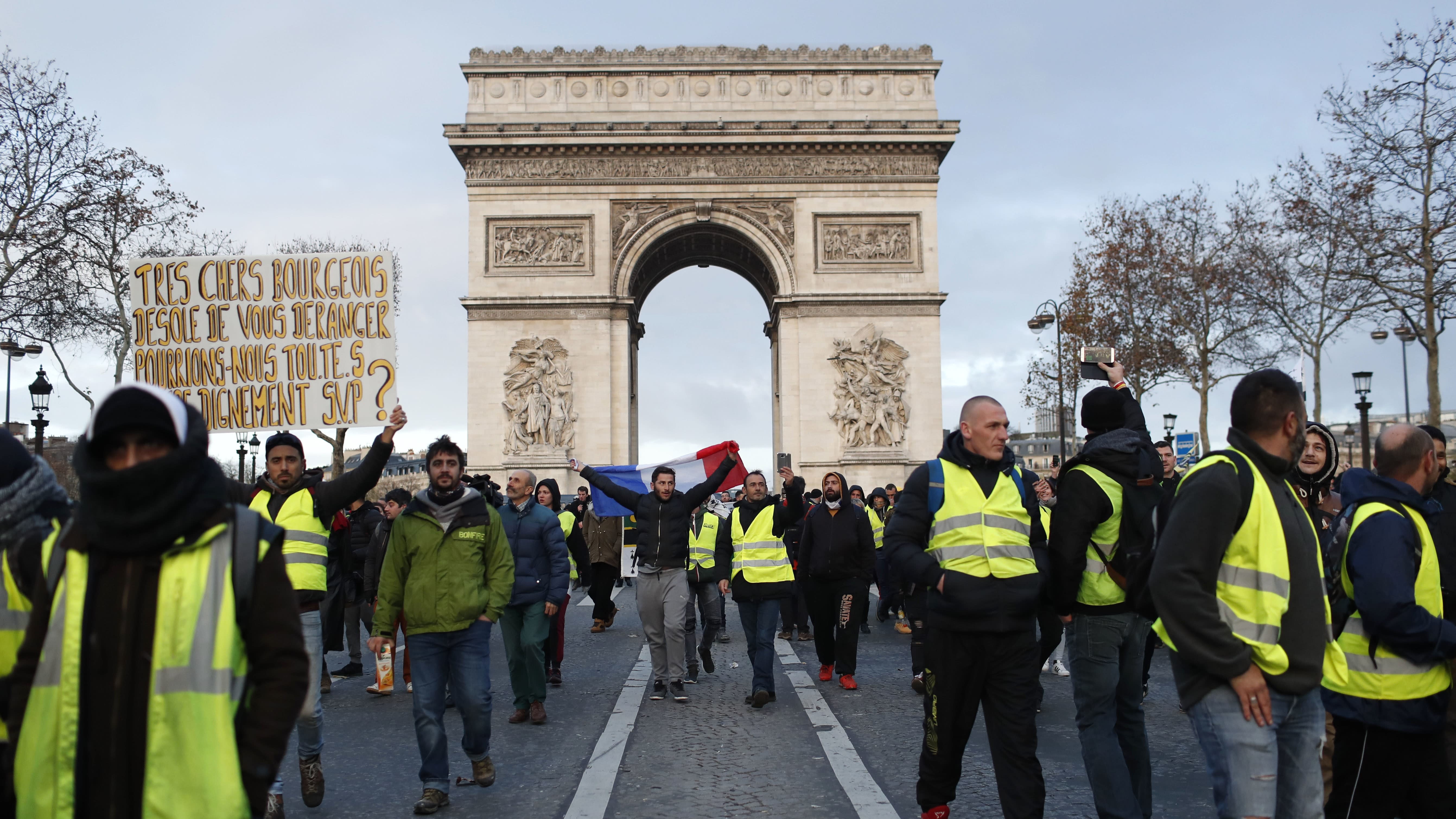 travel to paris with protests