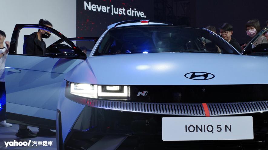 基於常規而全面武裝的IONIQ 5 N，全車N字徽飾肯定不會錯認。 - 3