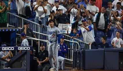 
Fan who caught 50th homer 'could fetch upwards of $200,000'
Jeff Eisenberg